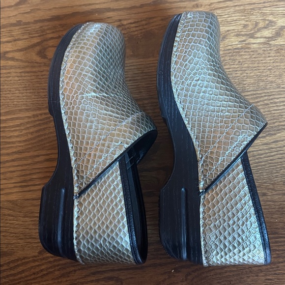 Dansko XP Gold Python Clogs Nearly New - Picture 5 of 8